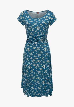 Robe florale en tissu turquoise, avec des manches courtes, une taille froncée et une jupe évasée. Petites fleurs blanches et jaunes tout au long.