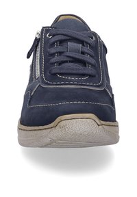 Navy Wildleder-Sneaker mit runder Zehenpartie, Schnürung vorne, seitlichem Reißverschluss, kontrastierendem weißen Nähten und einer strukturierten Gummisohle.