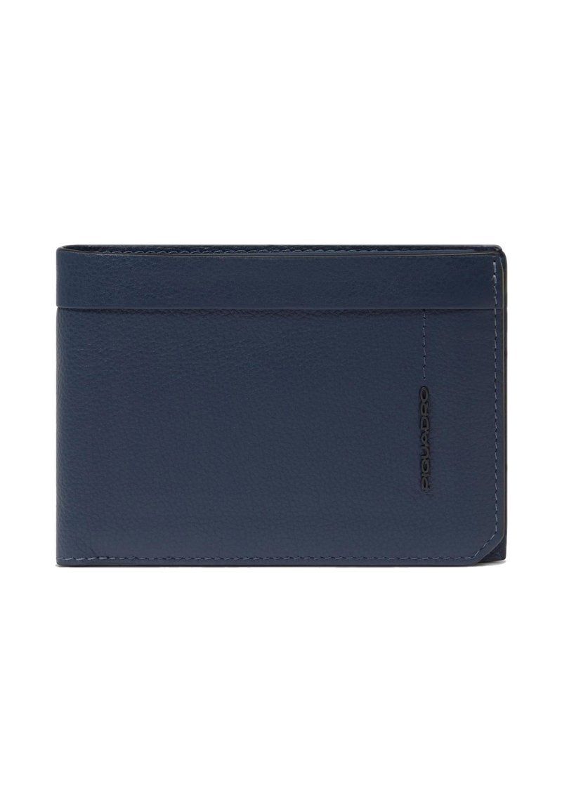 Portatarjetas de cuero azul marino con textura suave y bordes redondeados, que cuenta con un solo compartimento para tarjetas en la parte frontal y una marca sutil.