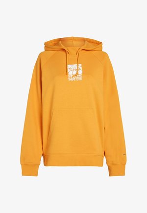 Jasnożółta bluza z kapturem z kieszenią z przodu, sznurkiem w kapturze oraz nadrukowanym wzorem z tekstem i grafiką górską w okolicy klatki piersiowej.