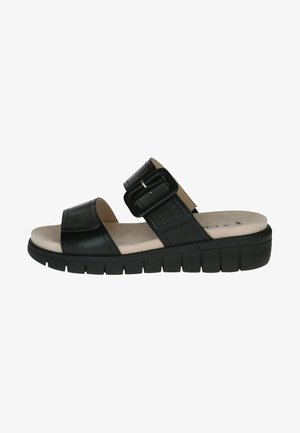 Schwarze Leder-Sandalen zum Hineinschlüpfen mit zwei verstellbaren Riemen und Schnallen, einer gepolsterten beigen Innensohle und einer strukturierten schwarzen Gummisohle.