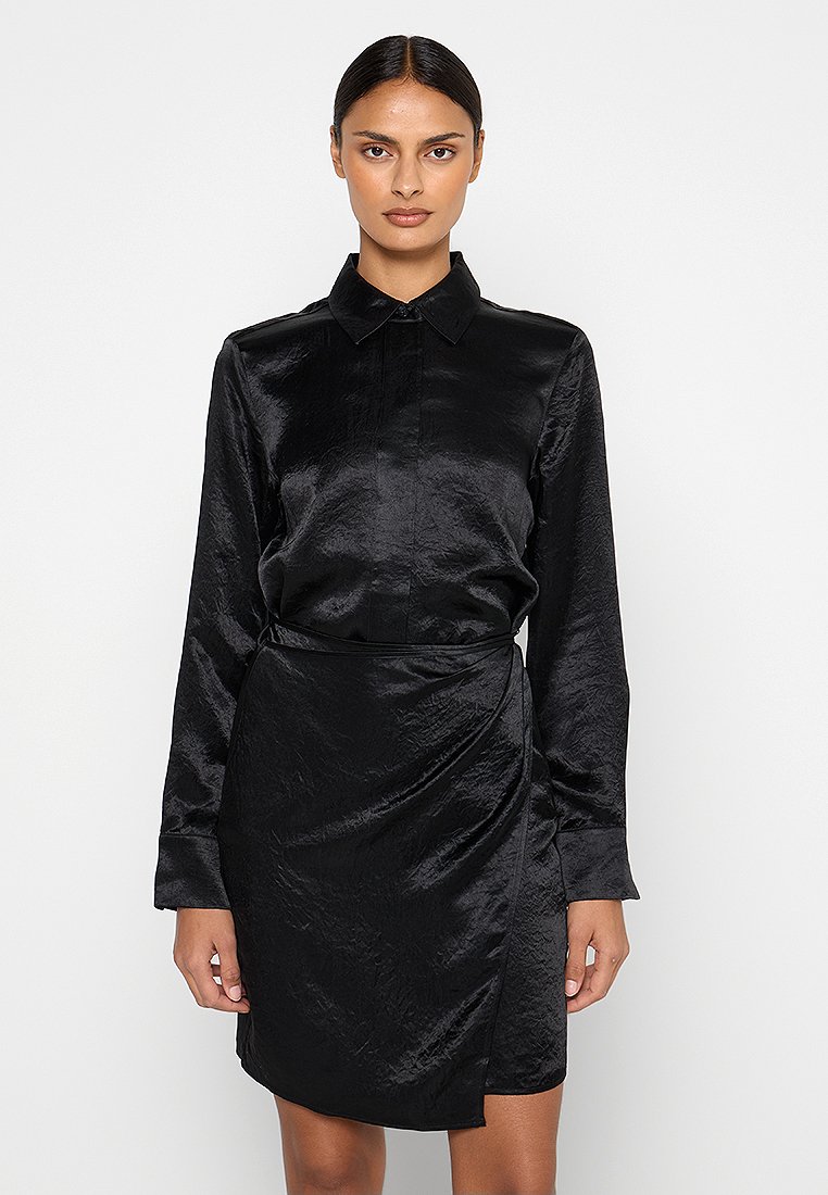 closed Blousejurk zwart closed Blousejurk zwart