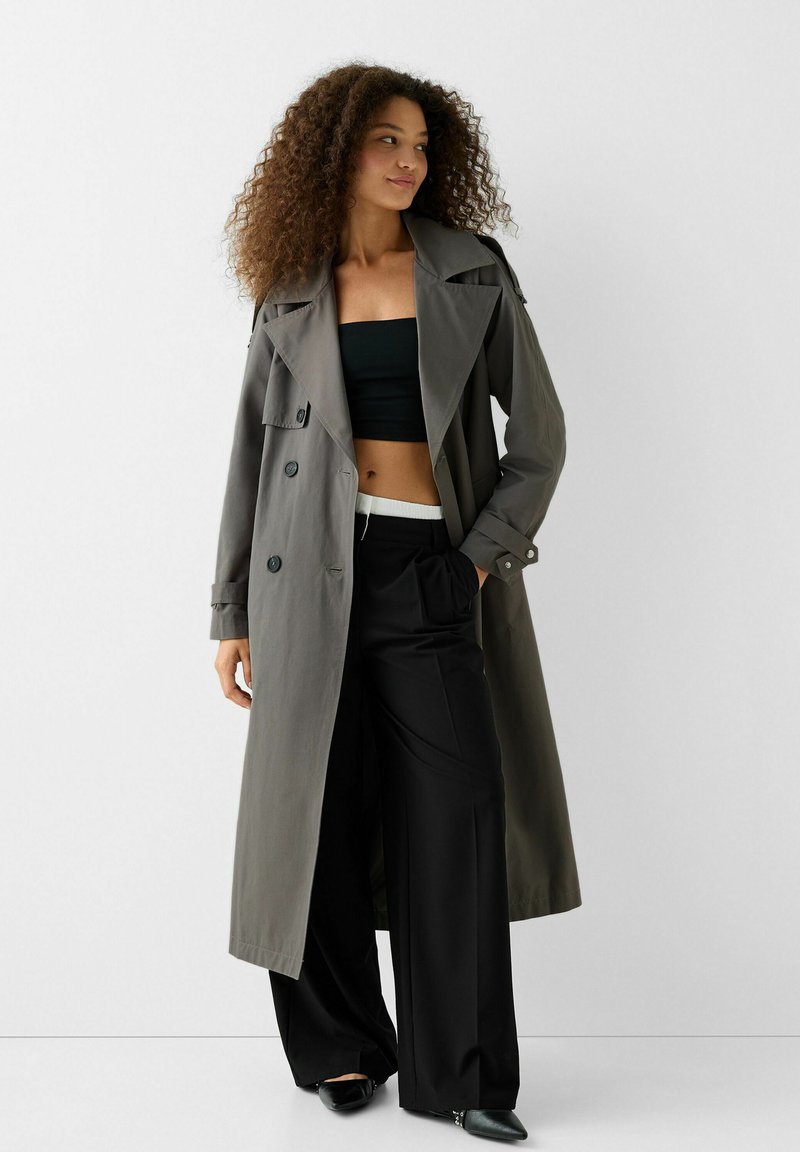 Bershka Trenchcoat donkergrijs
