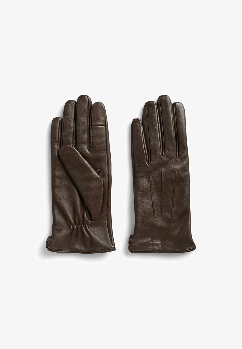 Guanti in pelle marrone con una texture liscia, presentano un cinturino al polso, quattro dita lunghe e un sottile dettaglio di cucitura.