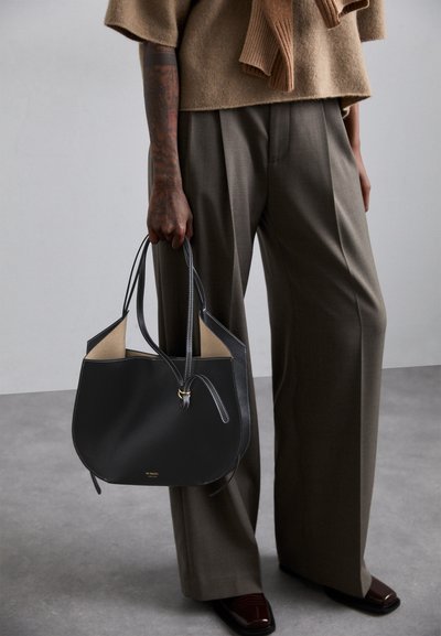 Ree Projects HELENE HOBO - Käekott - black