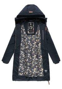 Marinblå pufferjacka med huva, med ett blommönstrat foder i grått, rosa och gult. Dragkedjestängning och dekorativa etiketter ingår.