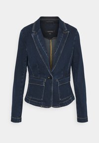 Blazer en denim bleu foncé avec fermeture à un bouton, deux poches avant et couture jaune contrastante. Coupe ajustée avec revers crantés.