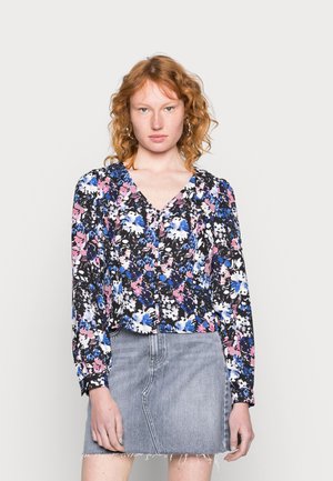 Blusa floral com fundo preto, apresentando padrões em rosa, azul e branco. Tem um decote em V, mangas longas e um design cropped.