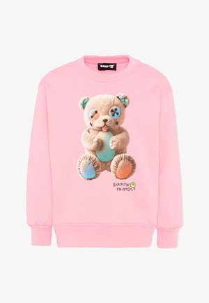 Sweat-shirt rose avec un motif d'ours en peluche cousu, présentant des boutons d'yeux dépareillés et des patchs colorés, étiqueté "BARROW FRIENDLY" avec un visage souriant.