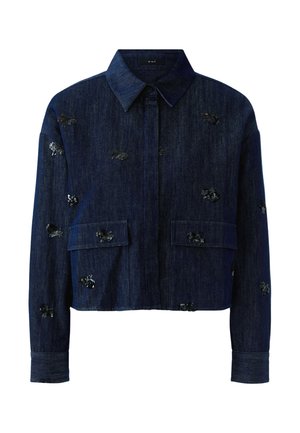 Veste en denim bleu foncé avec col à revers, poches à rabat à l'avant, et ornements dispersés en sequins noirs.