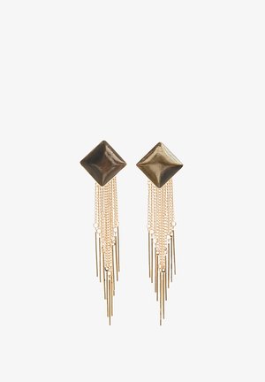 Zlate uhane z diamantom oblikovanim vrhom z sijočo površino, okrašeni z padajočimi zlatimi verigami in podaljšanimi kovinskimi resicami.