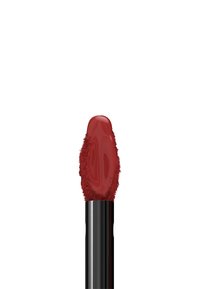 Rouge à lèvres liquide sur un applicateur moelleux, avec une texture lisse et brillante. L'applicateur a un manche noir, mettant en valeur la couleur audacieuse.