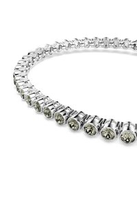 Bracciale in tonalità argento con gemme tonde incastonate a griffe, design a catena e finitura liscia e lucida.