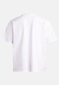 Hvid kortærmet t-shirt med rund hals, lavet af glat bomuldsstof. Simpelt design, ensfarvet, uden mønstre eller accenter.