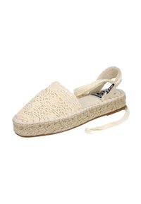 Espadrille cerrada en beige con parte superior de ganchillo, suela envuelta en yute y tira de tela en el tobillo. Presenta un diseño texturizado y estampado.