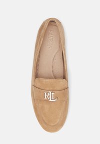 Lauren Ralph Lauren AVERI III SUEDE LOAFER - Jalga libistatavad jalanõud - camel