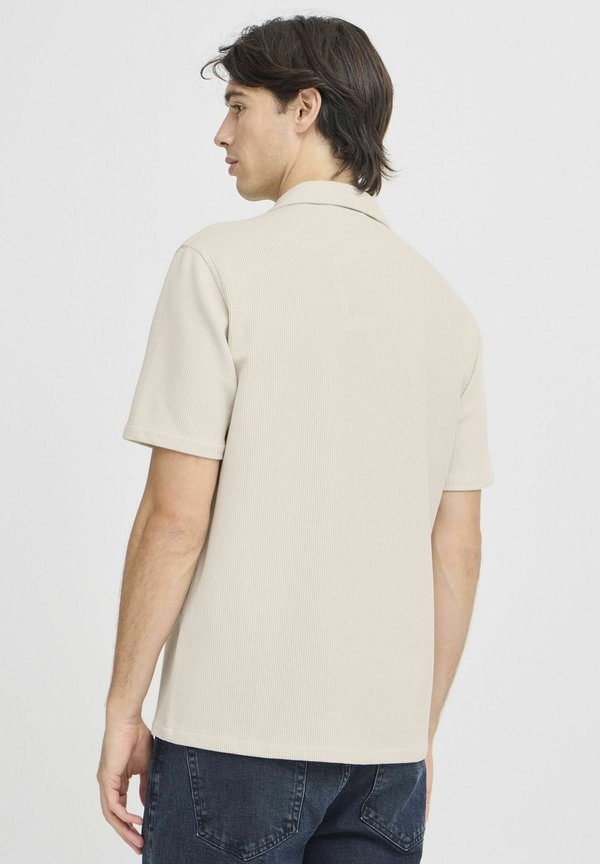 CFARCHER - Shirt - rainy day2