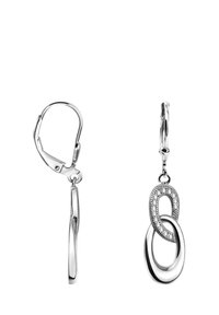 Silverörhängen med en vriden, oval design och en ögla med små, inbäddade klara ädelstenar, fästa med en låsback.