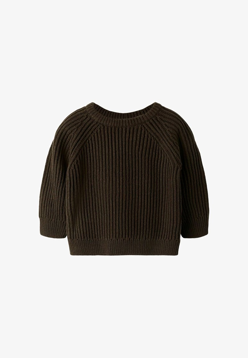 Sötétbarna kötött pulóver bordázott textúrával, kerek nyakkal és háromnegyedes ujjal. Laza szabású, valamint varrás nélküli válldizájn jellemzi.