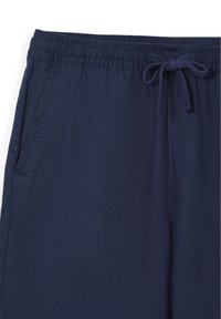 Pantaloni casual blu navy con vita elastica e lacci da annodare, dotati di tasche laterali e dettagli di cucitura su misura.