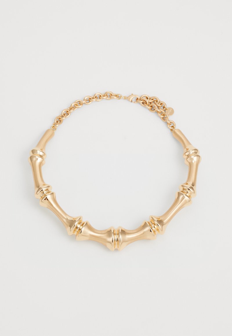 Zeltaini kaklarota ar ķēdi un mainīgiem gludiem un rievojumiem bambusa formas posmiem. Pulētā apdare ar aizdari.