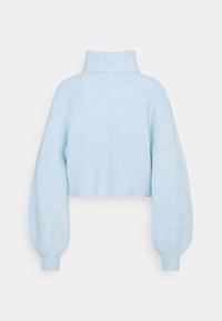Hellblauer, verkürzter Strickpullover mit hohem Kragen, gerippter Textur und puffigen Ärmeln. Hat enganliegende Bündchen am Saum.