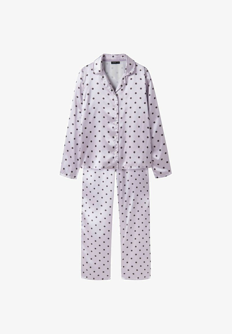 Haut de pyjama violet clair à manches longues avec boutons et pantalon assorti à pois noirs, posé à plat sur fond blanc.