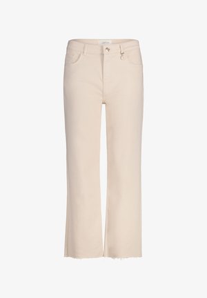 Beige weite Jeans mit ausgefranstem Saum, featuring einen vorderen Knopfverschluss, zwei Seitentaschen und einem subtilen Glanz in der Stoffstruktur.