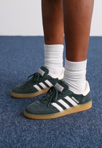 adidas Originals HANDBALL SPEZIAL - Αθλητικά παπούτσια - mineral green/off white