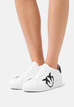 KLUM - Trainers - white/black