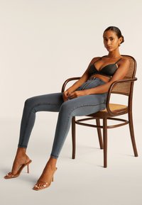 Freddy ICE - Leggingsit - black denim + blue overdyed