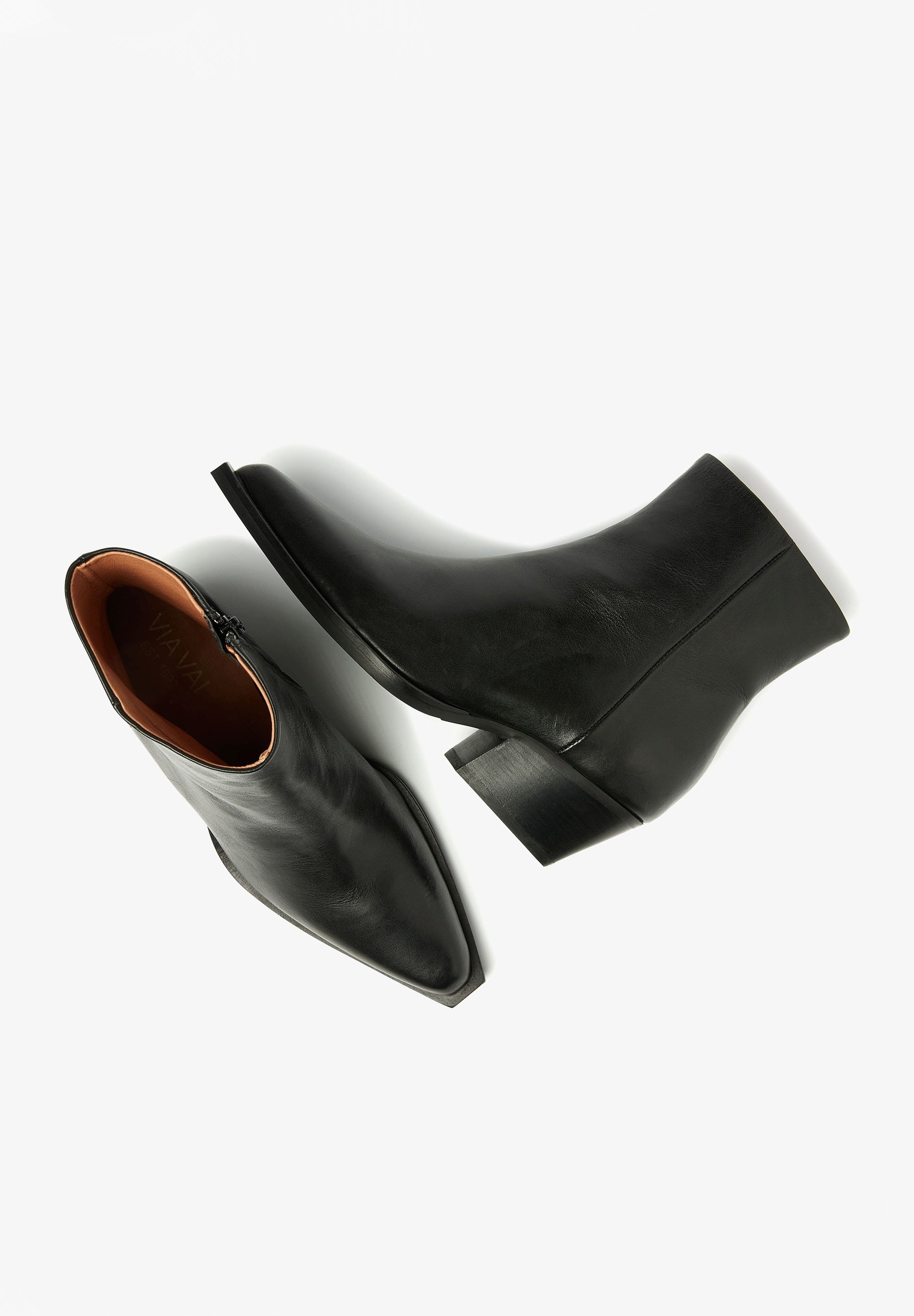 靴 VIAVANDA / VIA SHORT BOOTS vimana-carbitex-carbon-running