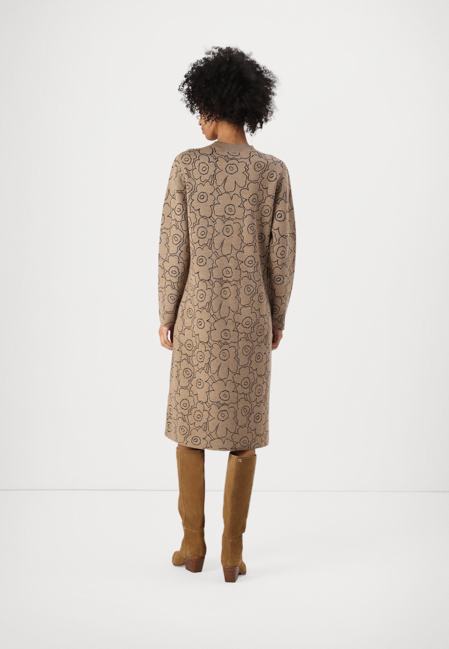 Marimekko ENNALLAAN PIIRTO UNIKKO DRESS - Neulemekko - beige