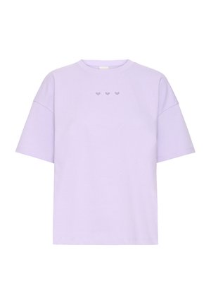 Világoslila, rövid ujjú póló laza szabással, amelyen a mell közepén három kis szív hímzés látható. Puha anyag textúra.