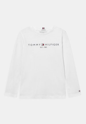 T-shirt de algodão branco de manga longa com uma impressão do logótipo azul-marinho "TOMMY HILFIGER EST. 1985" no peito e um pequeno logótipo na manga.