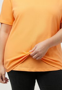 Ulla Popken T-shirt basic - orange