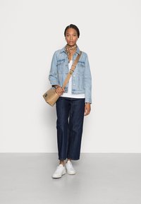 Tommy Hilfiger SLIM SCOOP - T-shirt básica - white