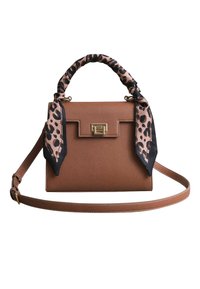 Brązowa torebka o fakturze, w strukturalnym kształcie, z czarno-brązowym szalem w leopardzie wzór związanym wokół uchwytu oraz złotymi akcentami.