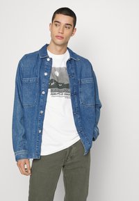 Jack & Jones JORBLOKE TEE CREW NECK - T-shirt estampada - cloud dancer