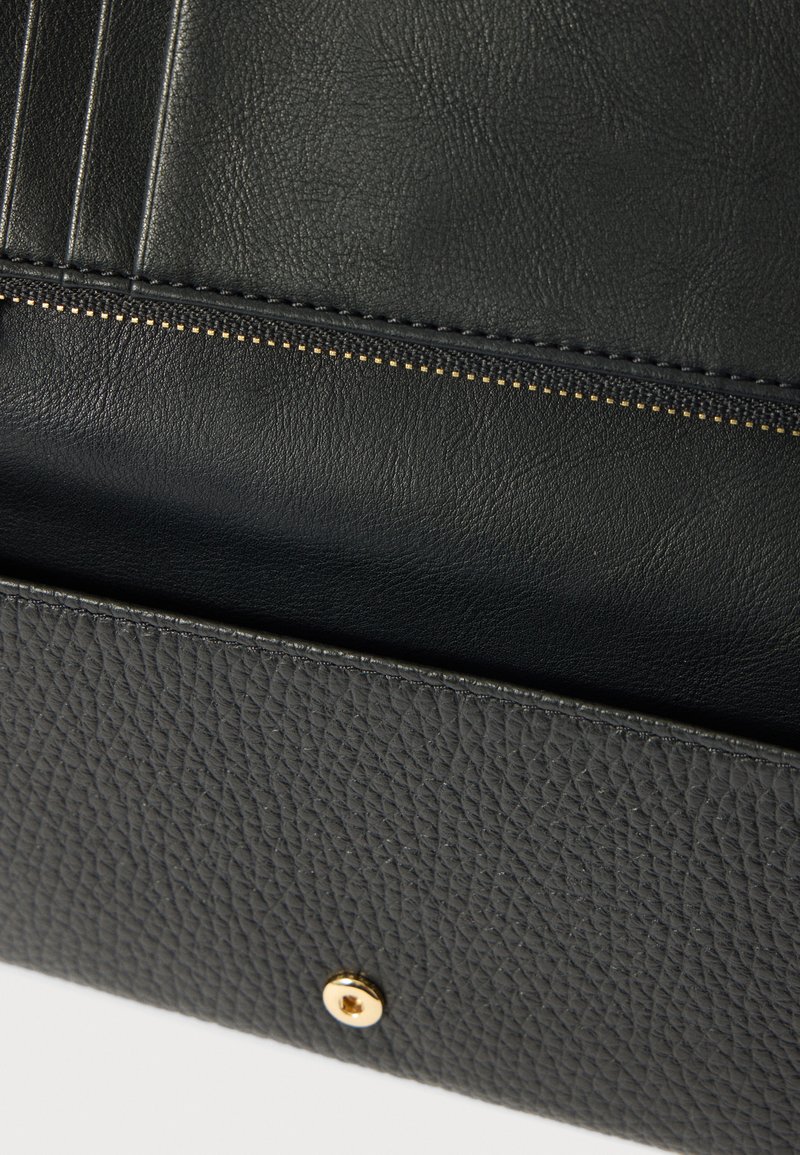 COCCINELLE Pochette C-Me Mini Noir – La Borsa In Pelle Che Non Ti Aspetti