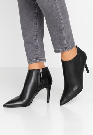 High Heel Stiefelette - black