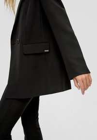 QS MIT PATTENTASCHEN - Halflange jas - schwarz