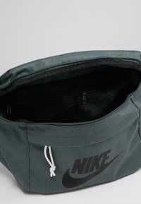 Nike Sportswear Sac banane - khaki