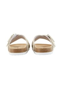 Bakvy av beige sandaler med två breda remmar, korkfotbädd, vit gummisula och detaljer i silvermetall. Texturerad yta på remmarna.