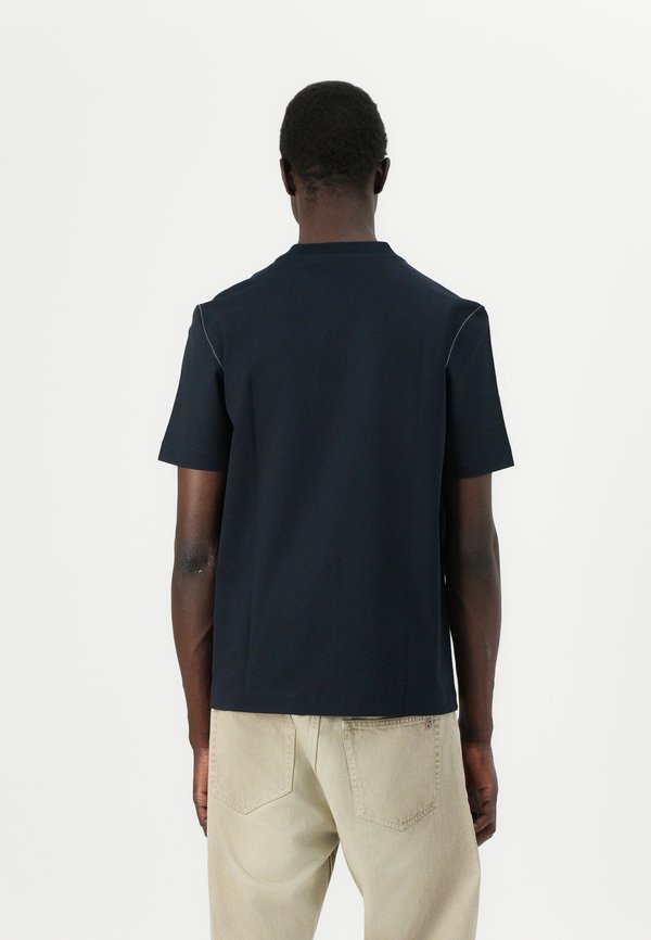 TAUT - Basic T-shirt2