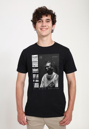 - T-shirt z nadrukiem