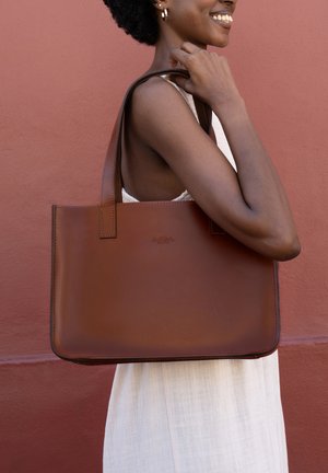 Gusti Leder, AGATHA S - Handtasche - braun
