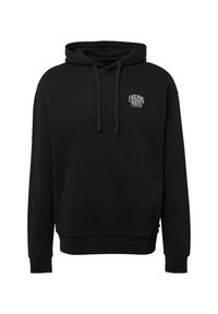 Zwarte hoodie van katoen met een voorzak, verstelbare koordjes en een geborduurd "Evolving Roots" logo op de borst.