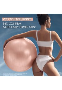 Produktet viser en glatt, lys rosa treningsball ved siden av en figur i en hvit todelt badedrakt, som fremhever et rent og enkelt design.