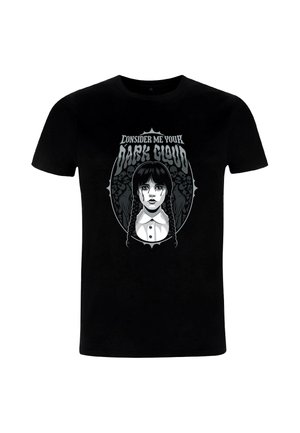 Zwart katoenen T-shirt met een grafisch ontwerp van een meisje met vlechten en de tekst "CONSIDER ME YOUR DARK CLOUD" in grijs en wit.